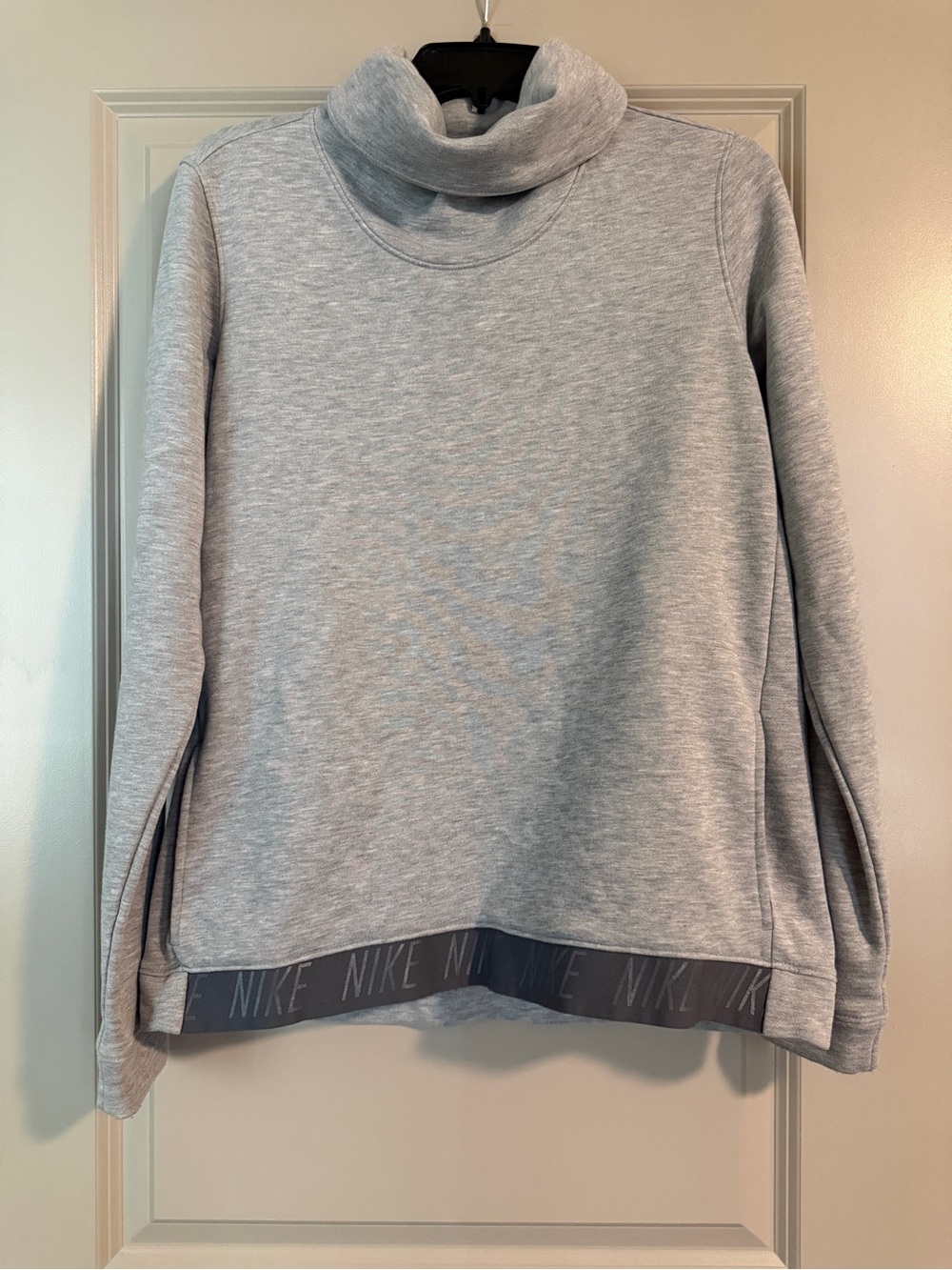 Nike Womenโs Heather Gray Cowl Neck/Funnel Neck Pullover Sweatshirt - Size Large